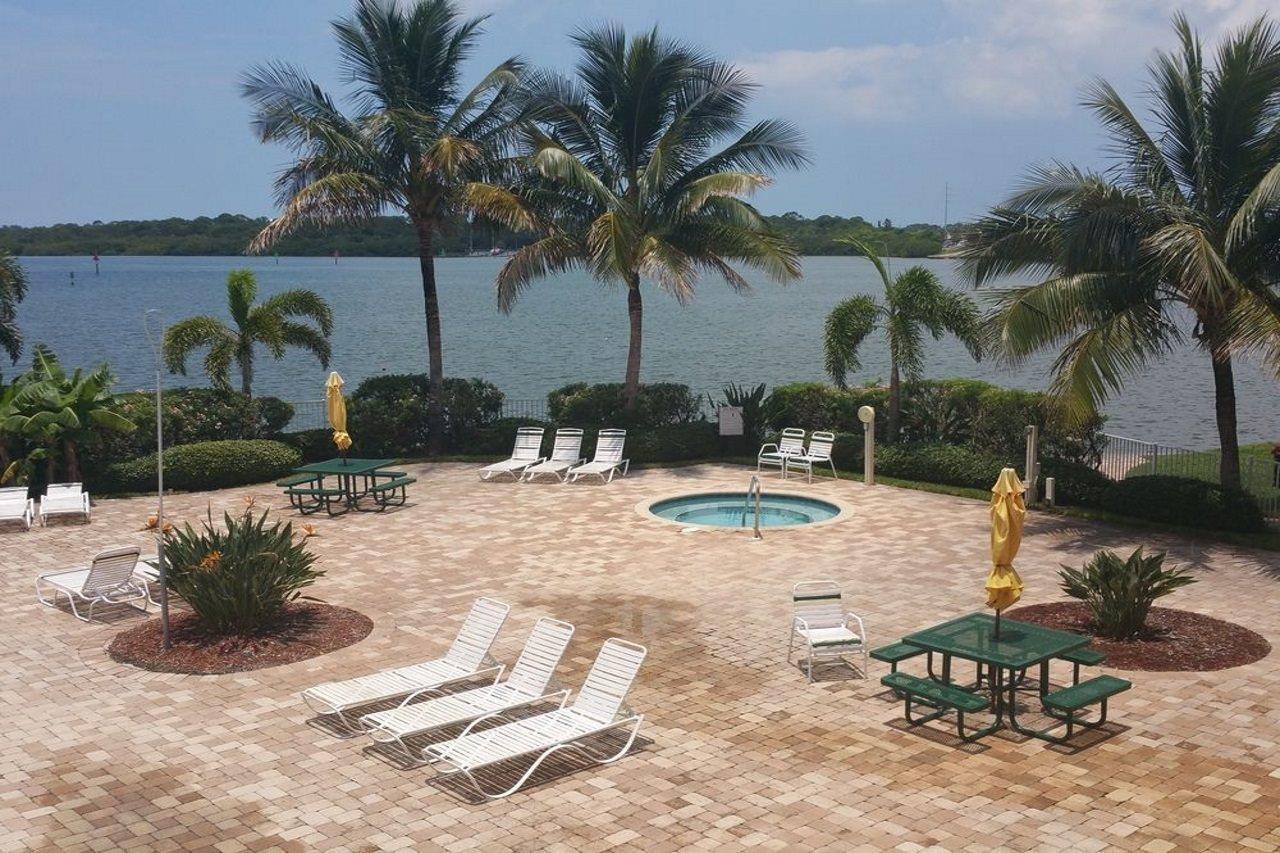 Boca Ciega Resort By Travel Resort Services Сент-Питерсберг Экстерьер фото